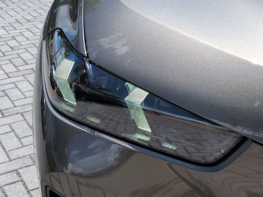 New 2026 Manhattan Green Metallic BMW xDrive40i image 10