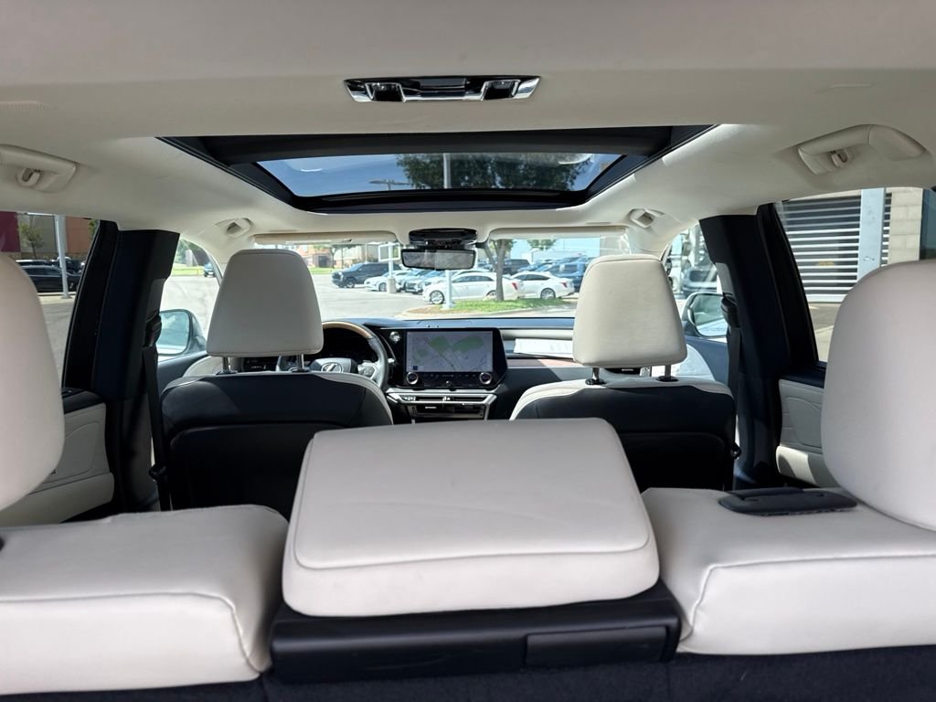 Used 2024 White Lexus 350 Luxury image 8