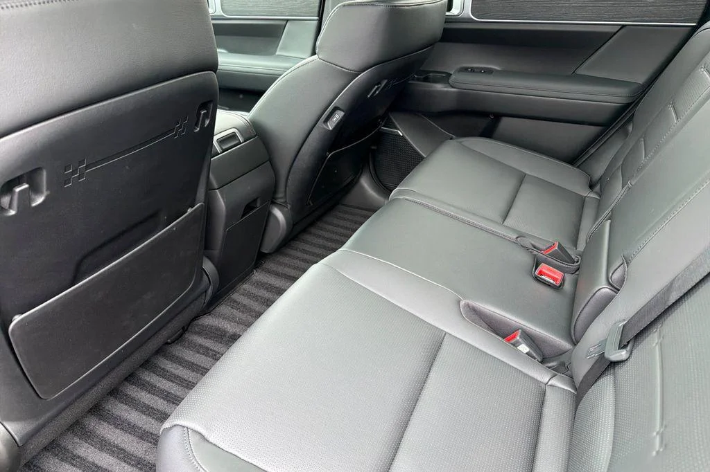 2026 Hyundai Santa Fe Limited - Photo 10