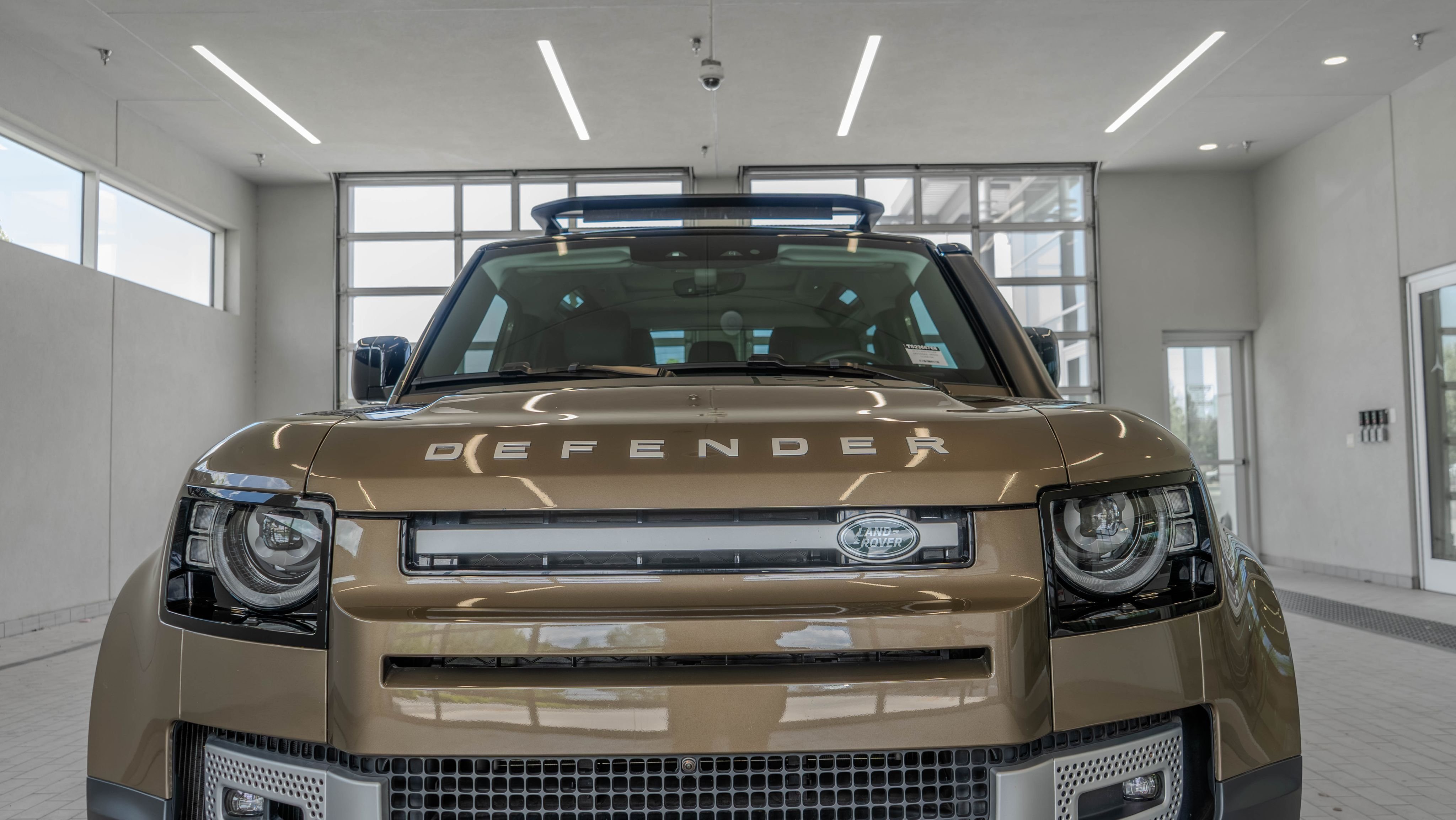 Used 2025 Gondwana Stone Metallic Land Rover S image 23