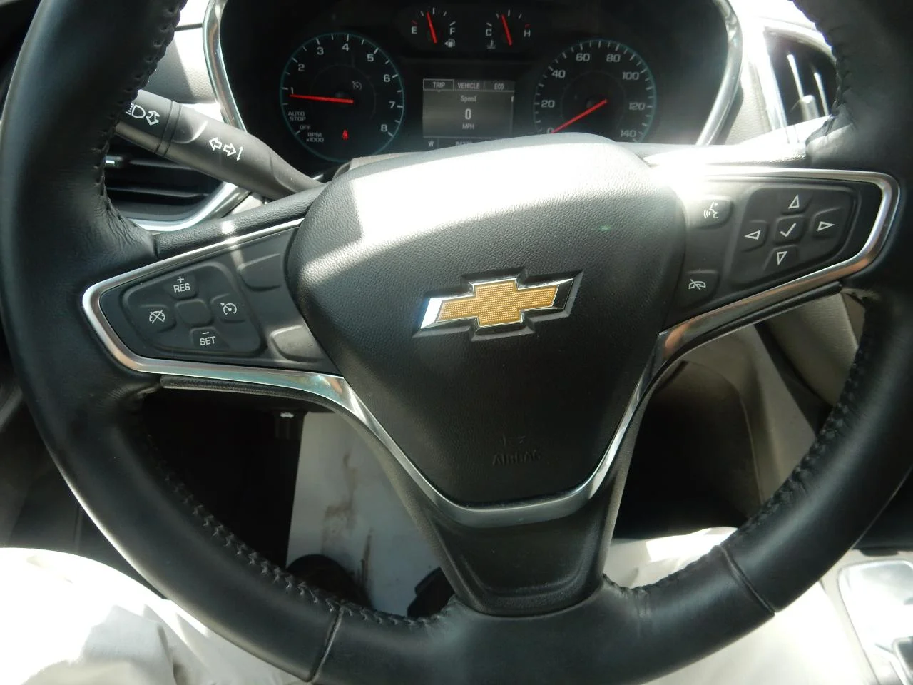 Used 2018 White Chevrolet FWD 4DR LT W/1LT image 32