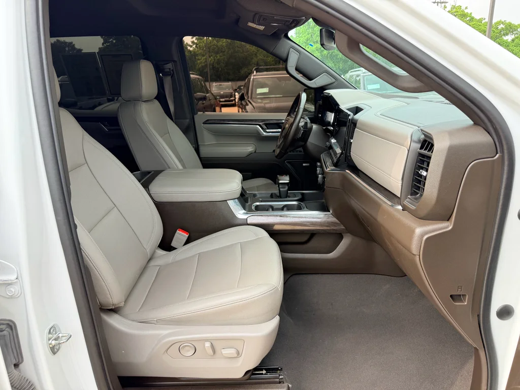Used 2023 Summit White Chevrolet LTZ image 10