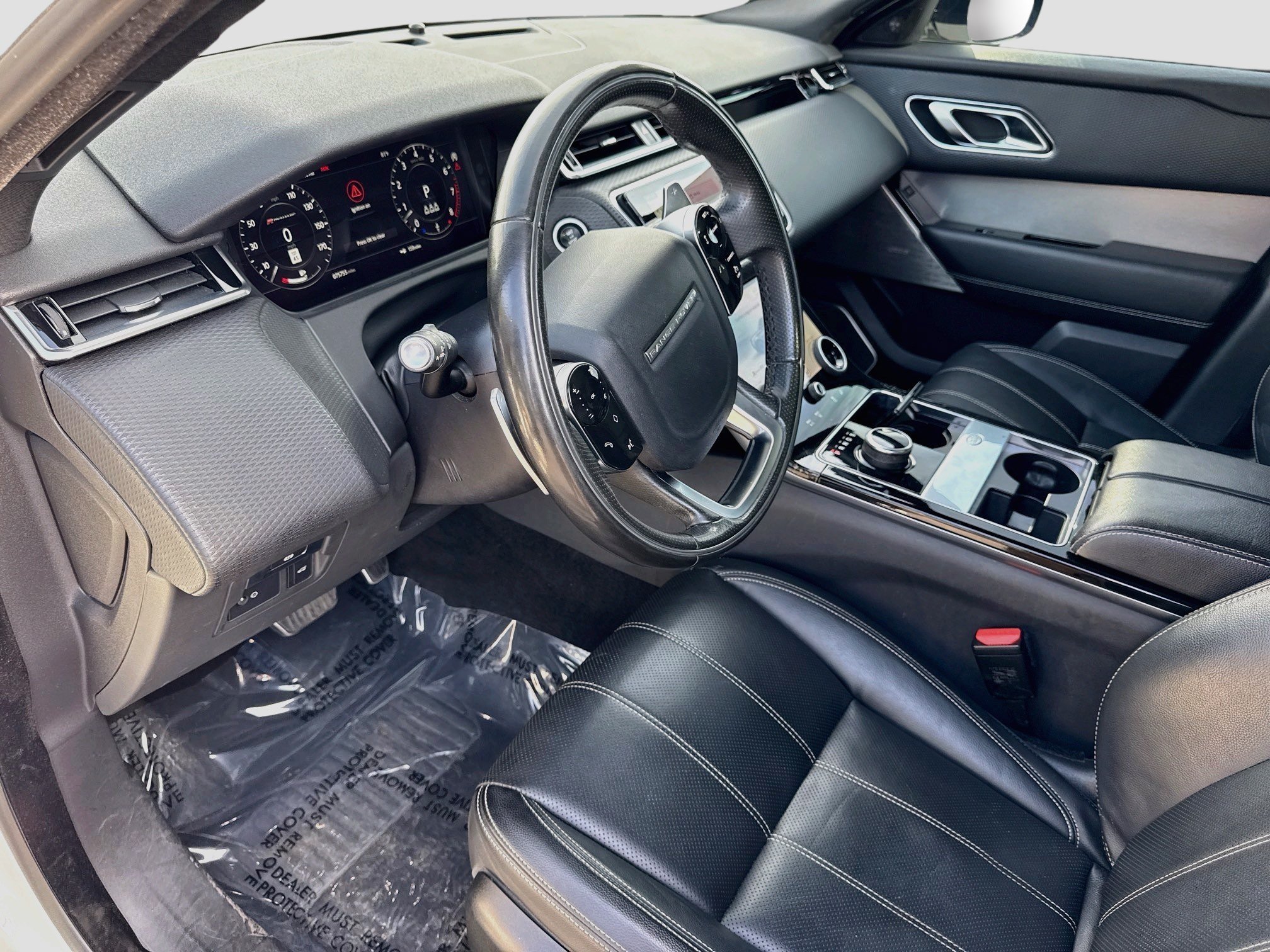 Used 2019 White Land Rover R-Dynamic SE image 25
