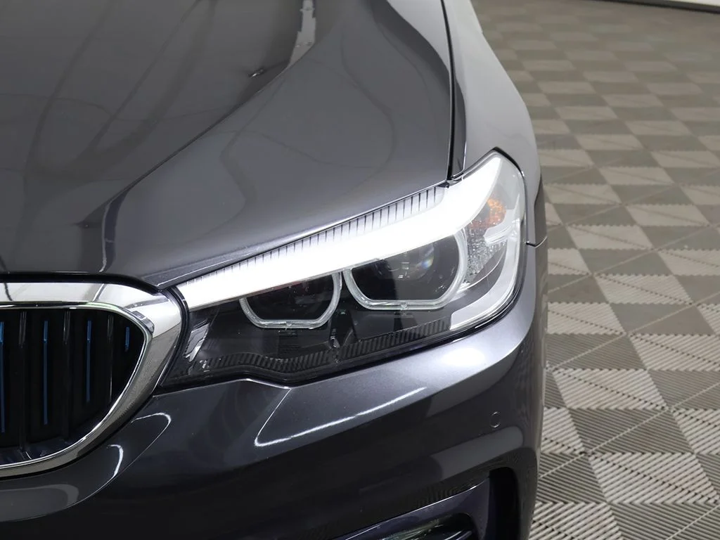 Used 2018 Dark Graphite BMW 530e xDrive iPerformance image 16