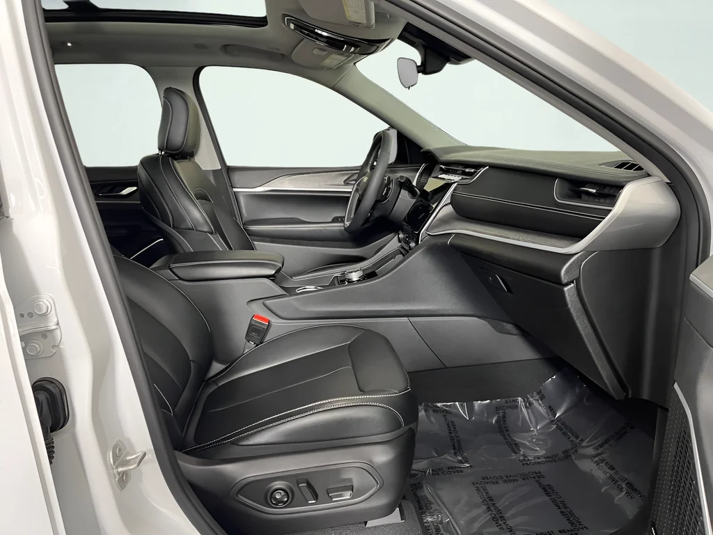 Used 2024 White Jeep Limited image 16