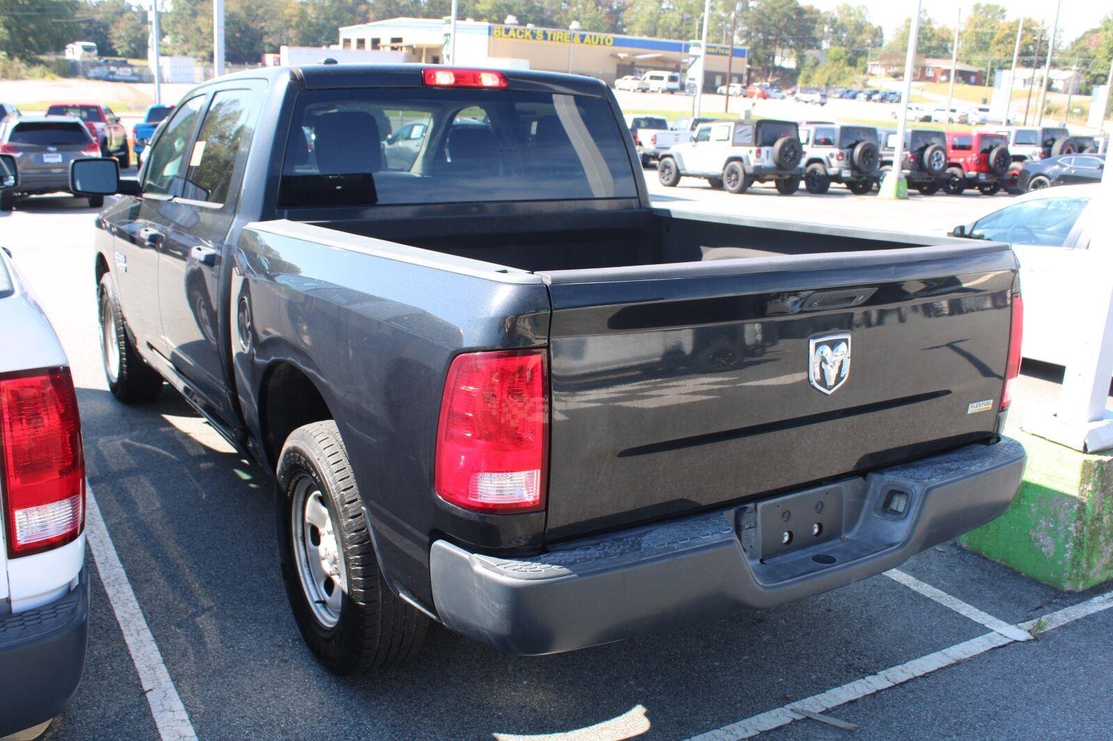 Used 2018 Brilliant Black Crystal Pearlcoat Ram Tradesman image 8