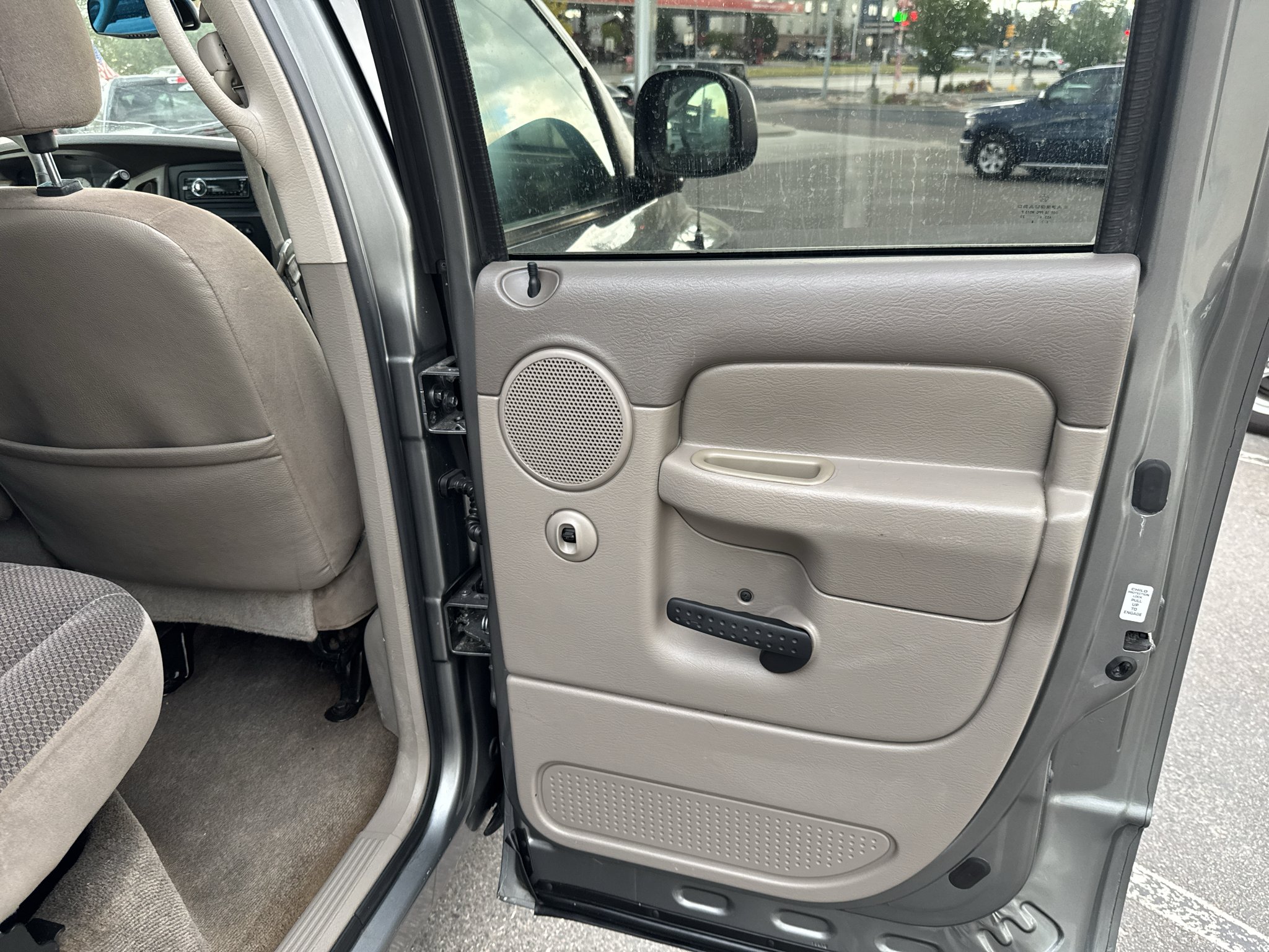 Used 2005 Gray Dodge SLT image 18
