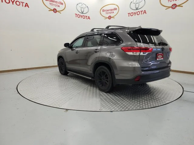 Used 2019 Gray Toyota XLE image 6