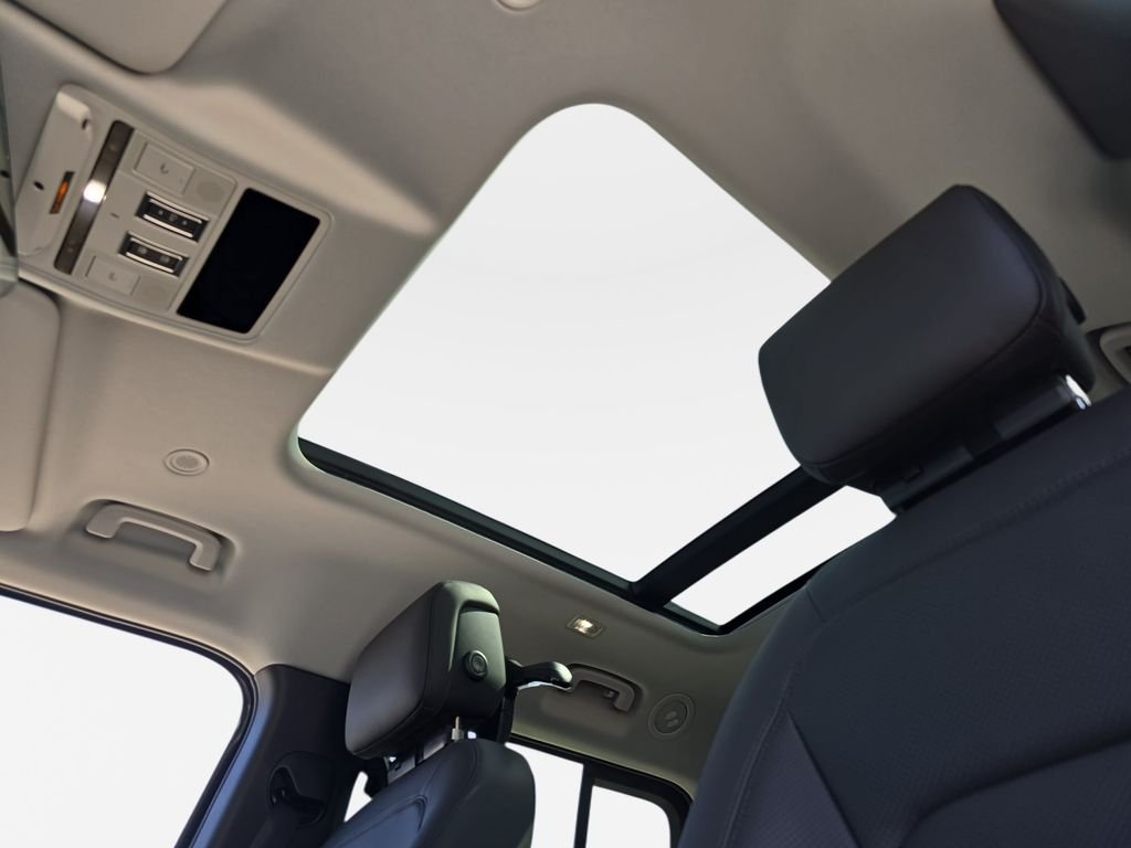 New 2026 Sedona Red Land Rover S image 31
