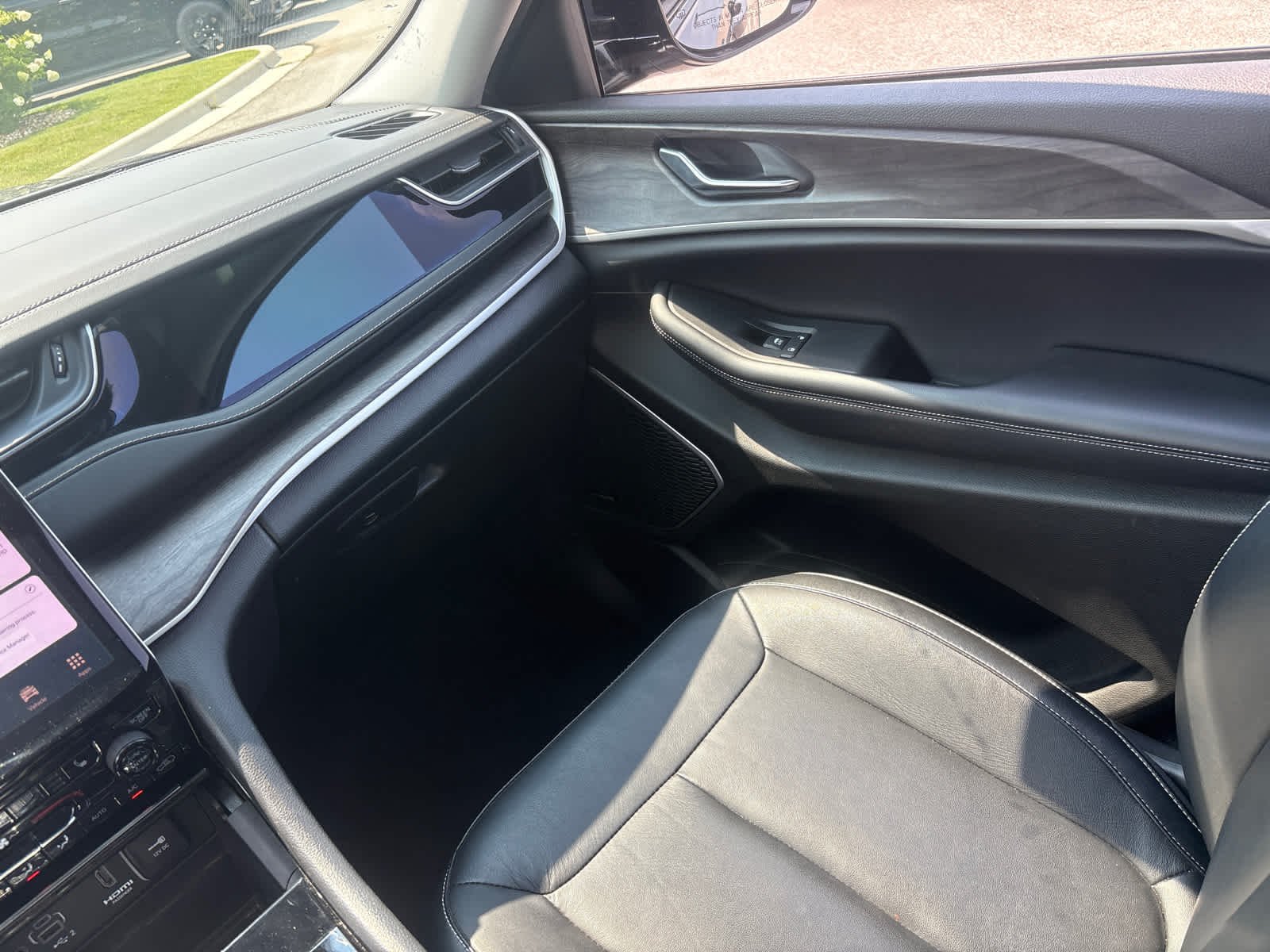 Used 2022 Baltic Gray Metallic Clearcoat Jeep  image 17