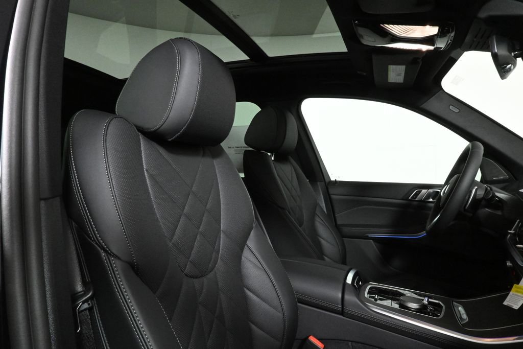 Used 2026 Black BMW xDrive50e image 37