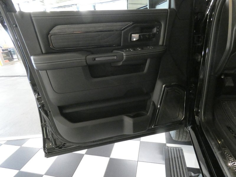 New 2026 Diamond Black Crystal Pearl-Coat Exterior Paint RAM Limited Crew Cab 8