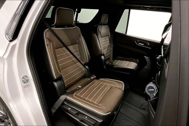 Used 2025 White Frost Tricoat GMC Denali Ultimate image 26