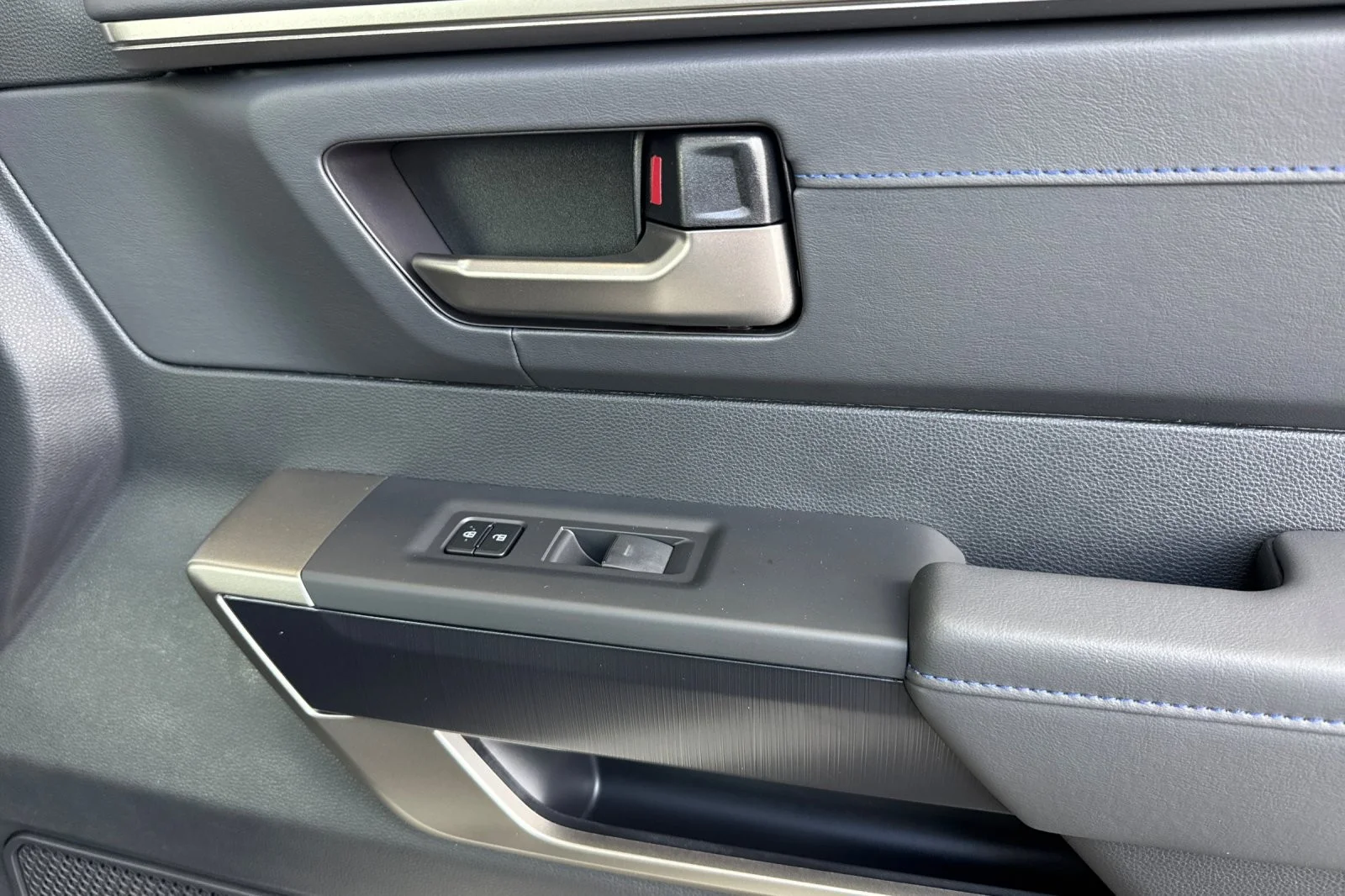 New 2026 Wind Chill Pearl <sup>1</sup> Toyota  Platinum image 18