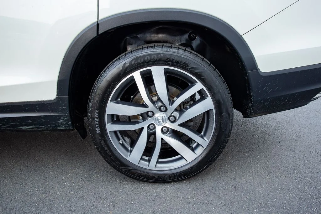 Certified Used 2017 White Diamond Pearl Honda AWD Touring image 32