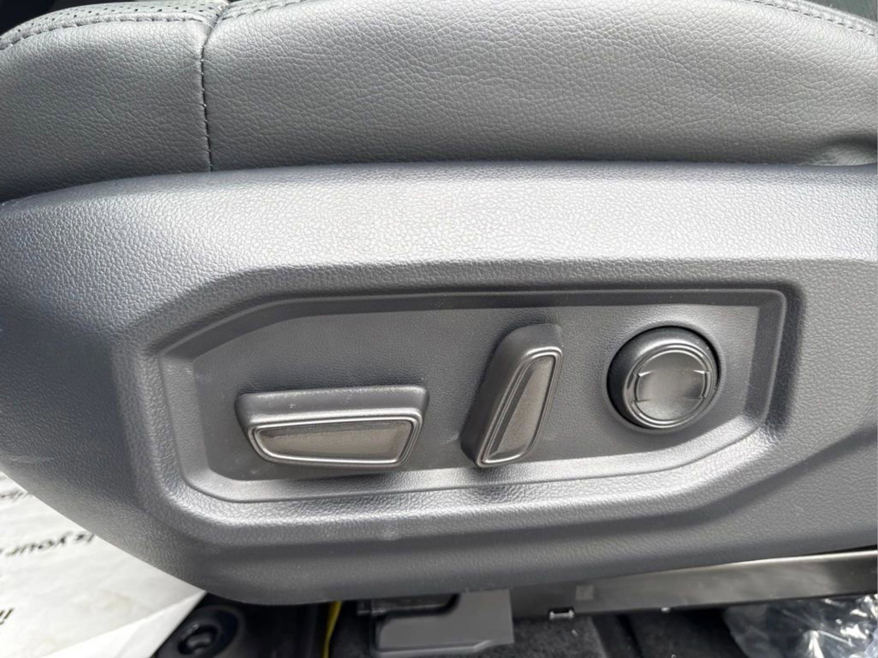 2025 Toyota Tundra Limited - Photo 19