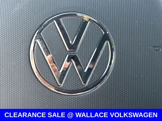 Used 2022 Silver Volkswagen 3.6L V6 SE w/Technology image 25