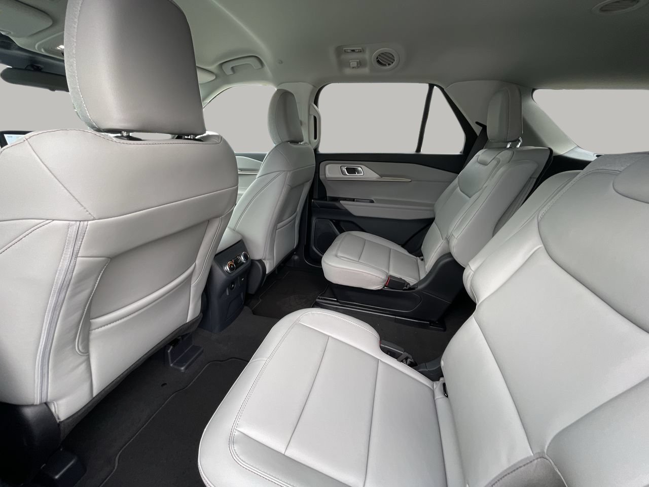 New 2026 Star White Metallic Tri-Coat Ford Active image 16