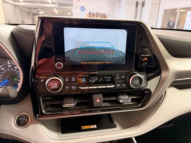 Used 2024  Toyota XLE image 29