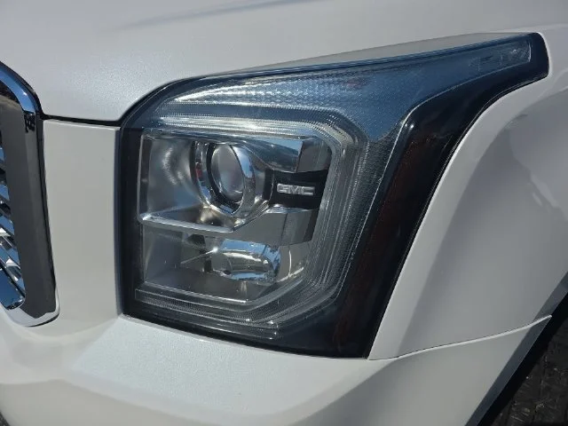 Used 2019 White GMC Denali image 34
