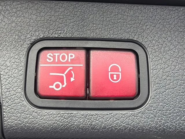 Used 2022 Black Mercedes-Benz GLB 250 image 19