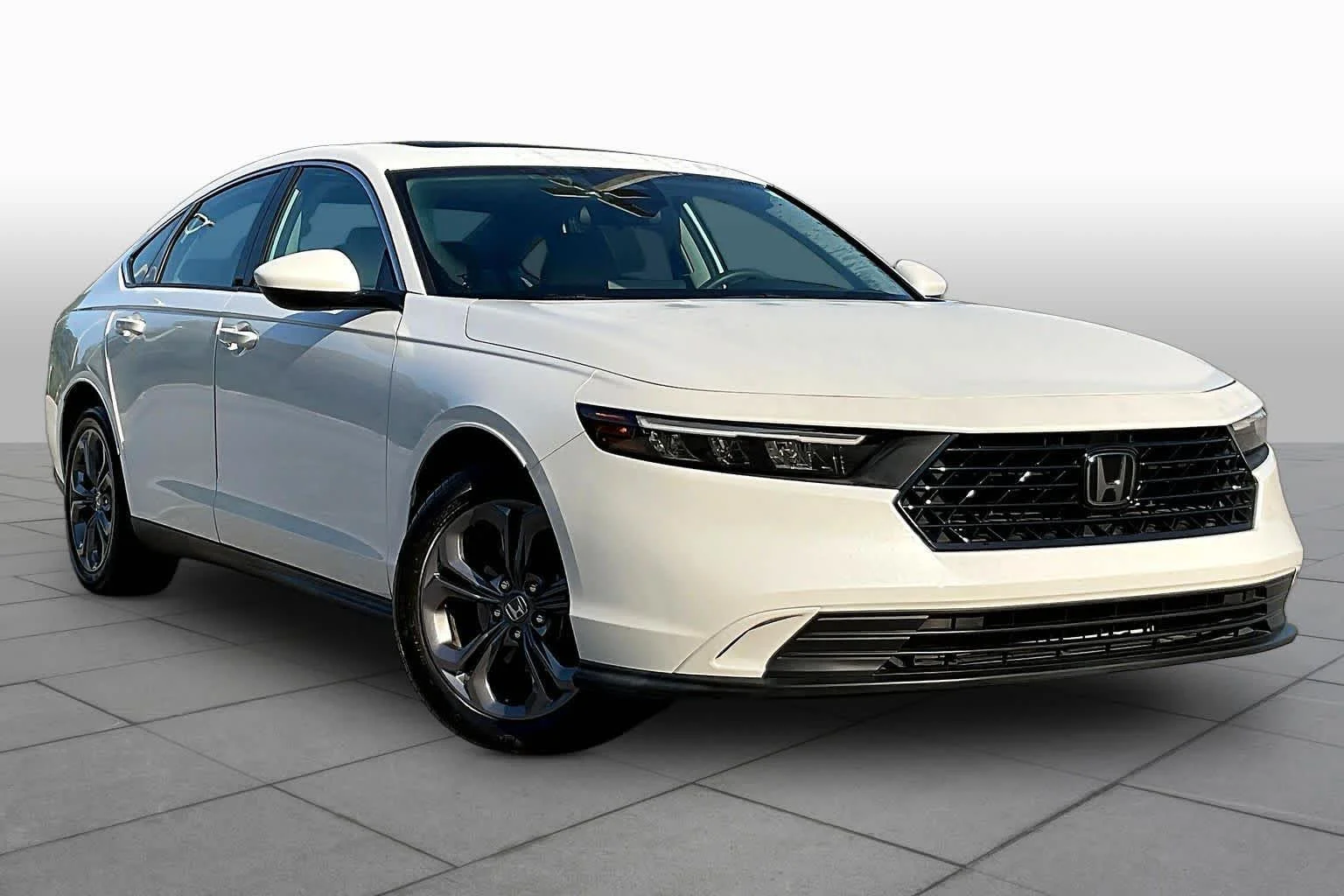 Used 2023 Platinum White Pearl Honda EX image 3