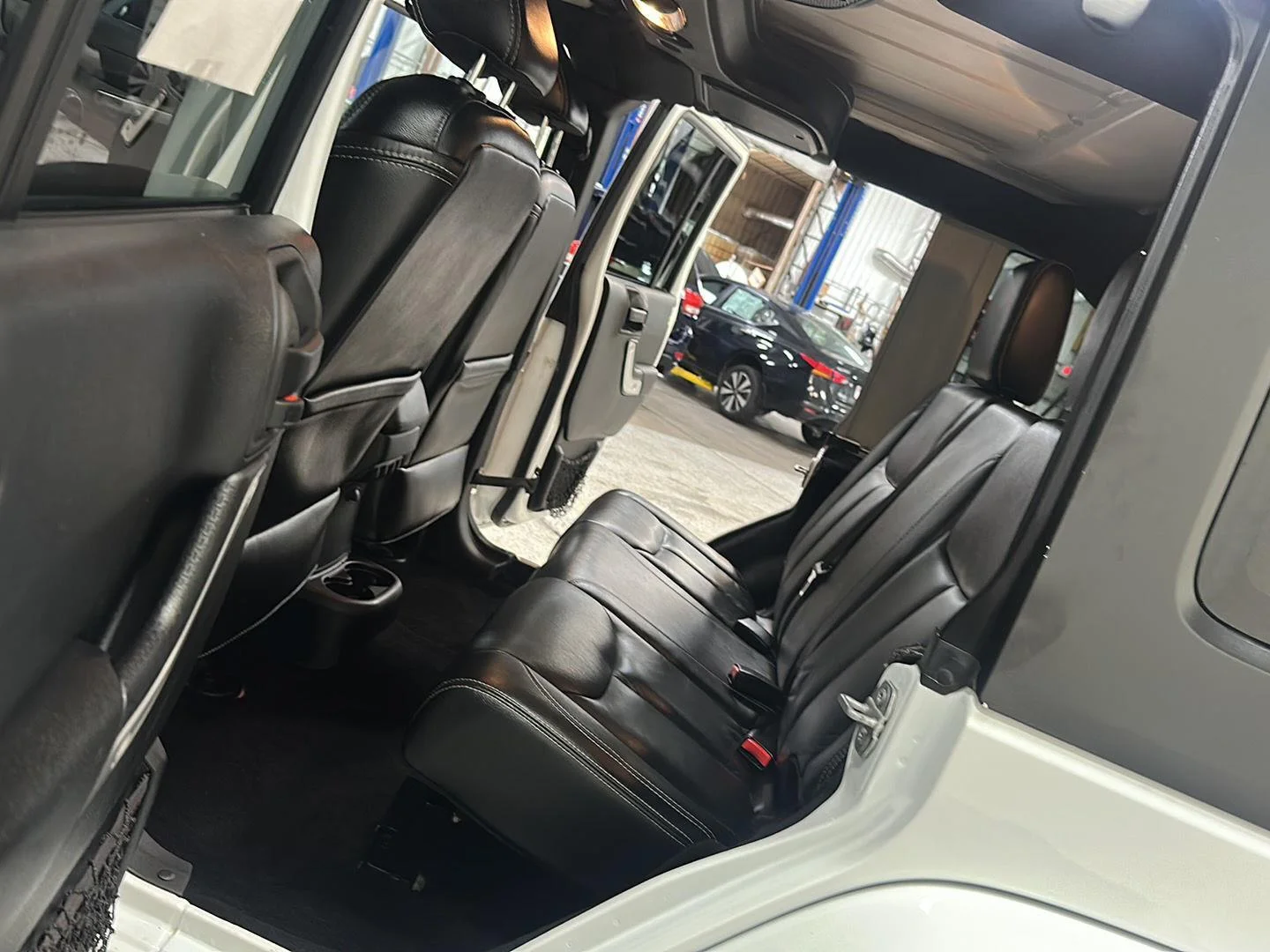 2015 Jeep Wrangler Unlimited Sahara - Photo 25