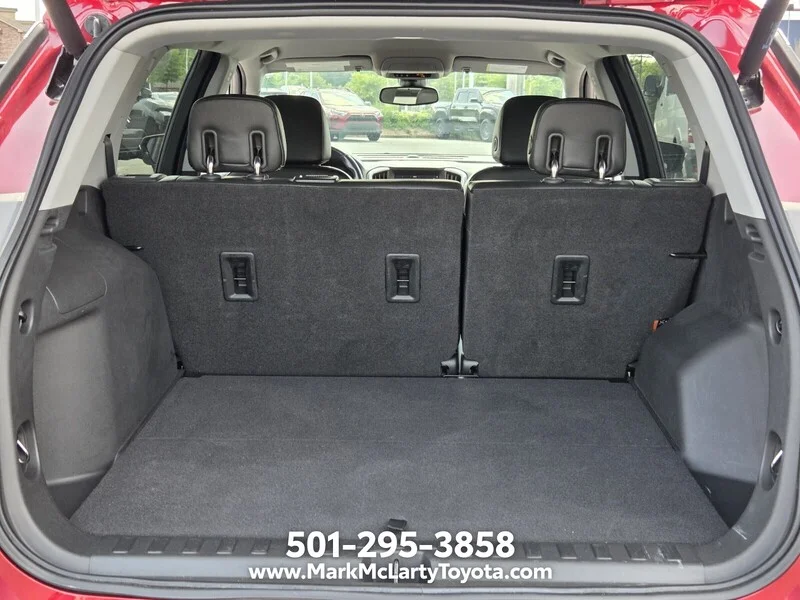 Used 2020 Red Quartz GMC FWD 4DR SLT image 13