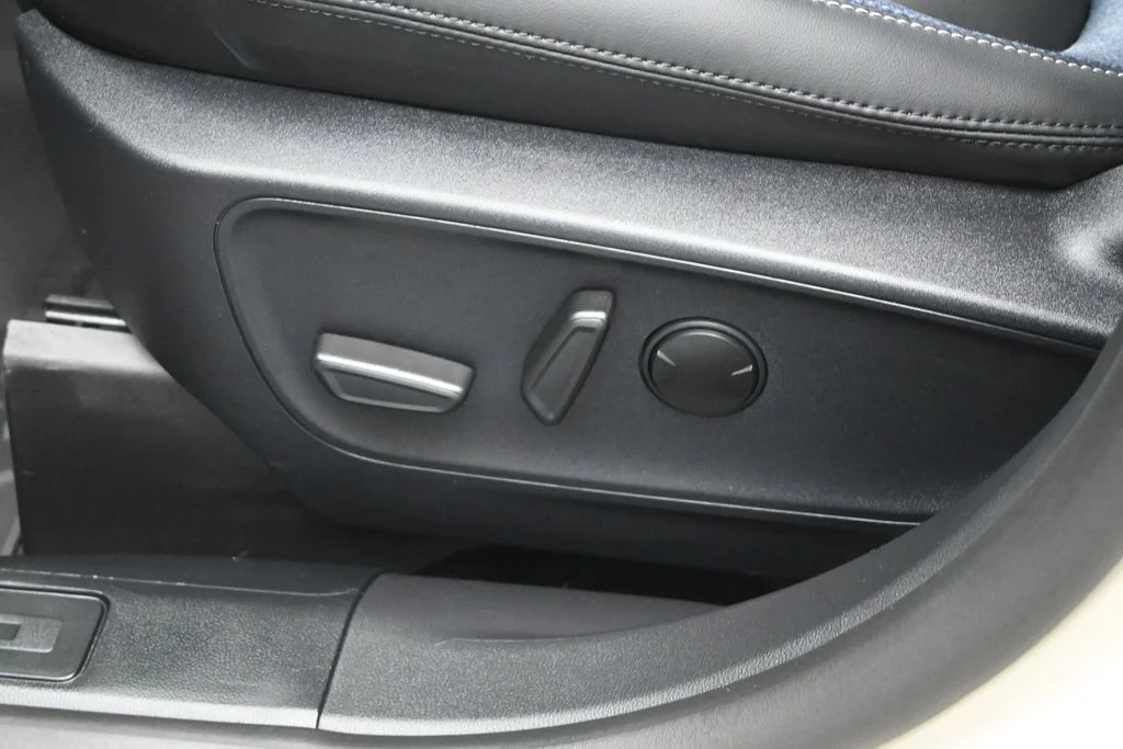 Certified Used 2025 Beige Ford Outer Banks image 10
