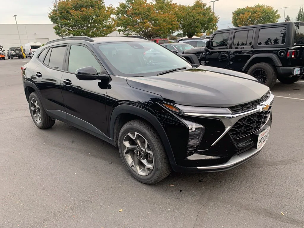 Used 2025 Mosaic Black Metallic Chevrolet LT image 5
