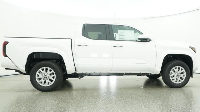 New 2026 White Toyota SR5 image 8