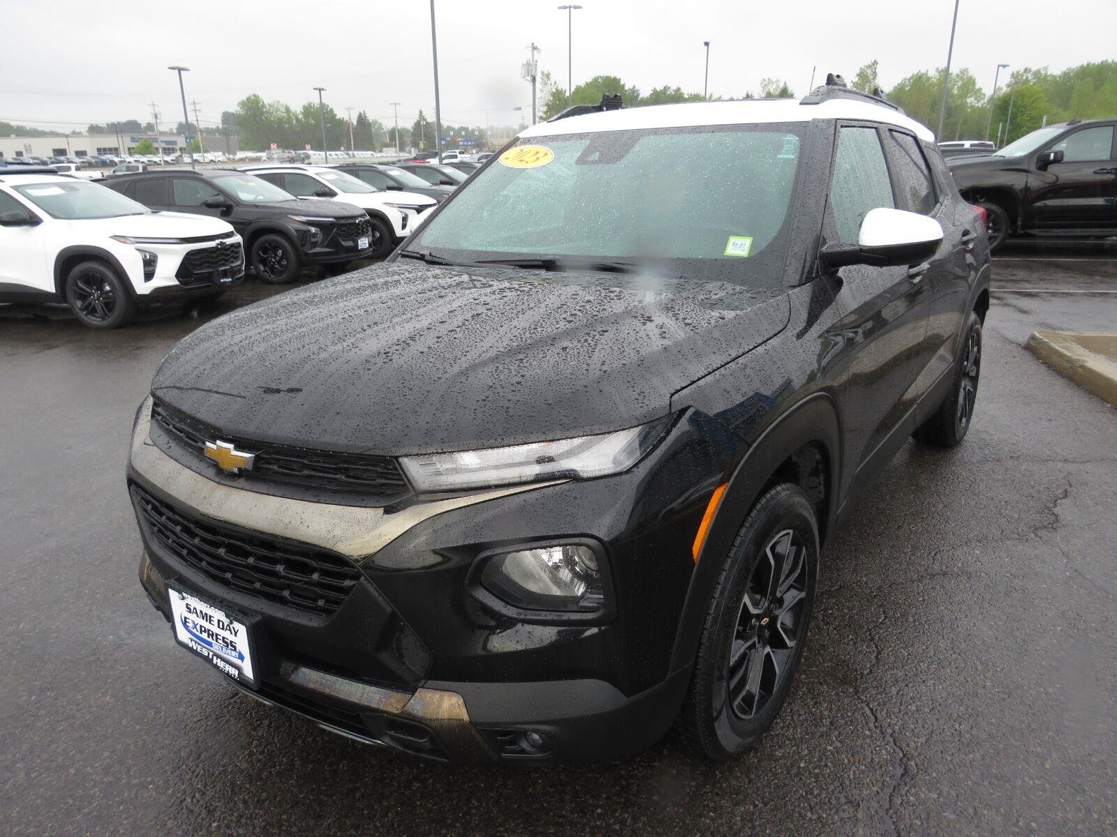 Used 2022 Mosaic Black Metallic Chevrolet ACTIV image 11
