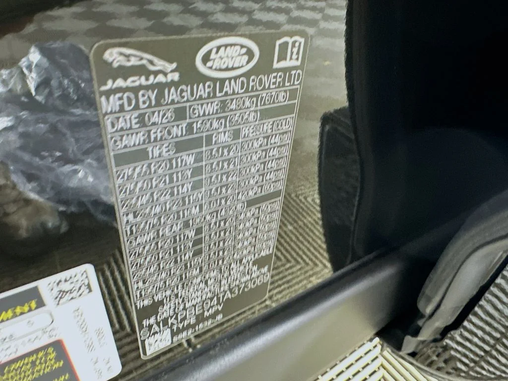 New 2026 Santorini Black Land Rover SE image 32