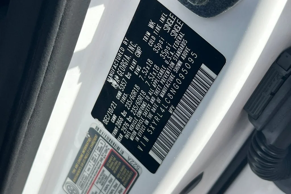 Used 2022 White Kia S image 33