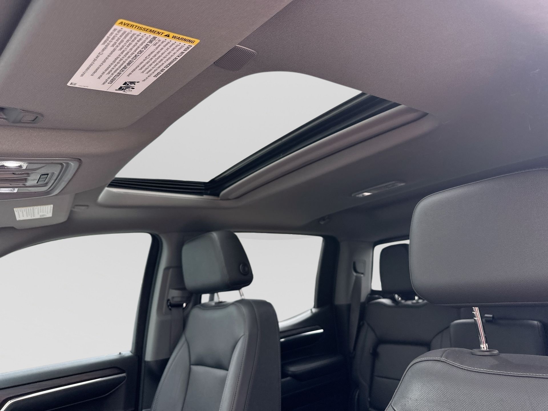 2023 GMC Sierra 1500 SLT - Photo 19