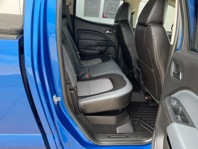 Used 2018 Blue Chevrolet Z71 image 34