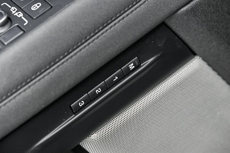 Used 2020 Corris Grey Metallic Land Rover SE image 14