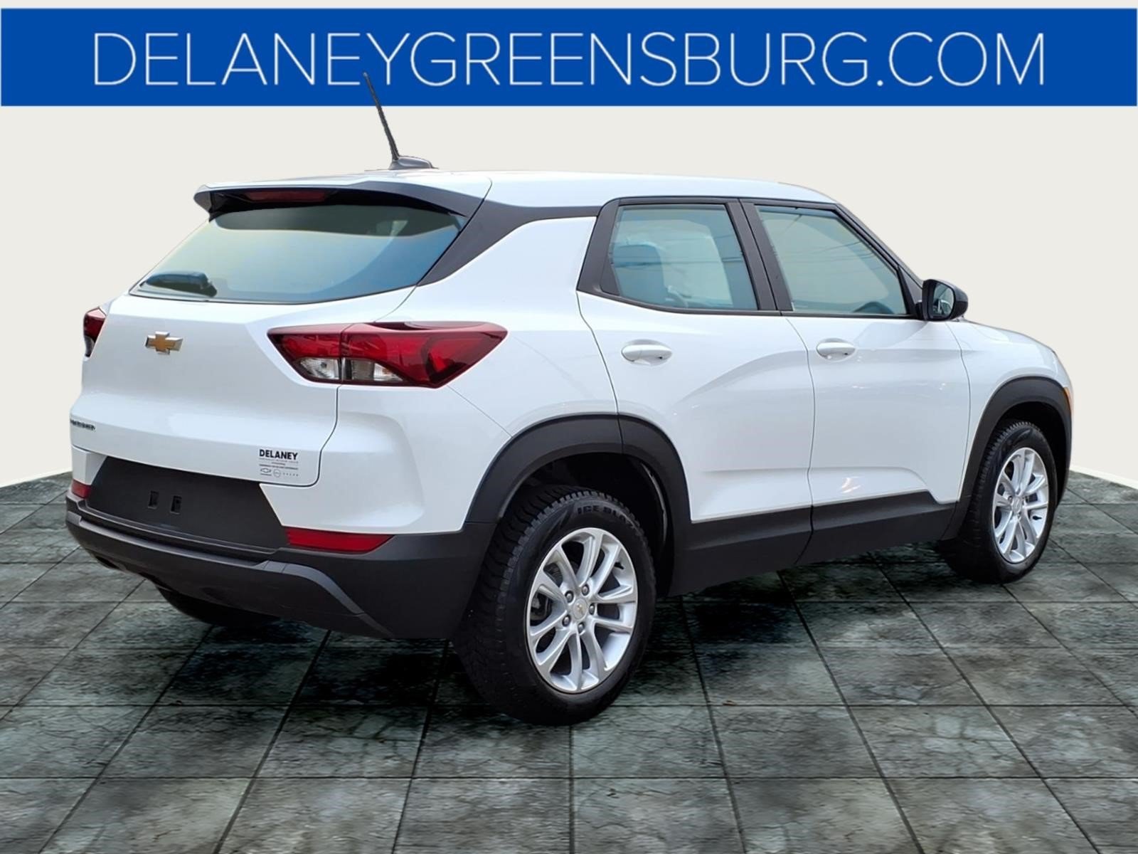 Used 2024 Summit White Gaz Chevrolet LS image 3