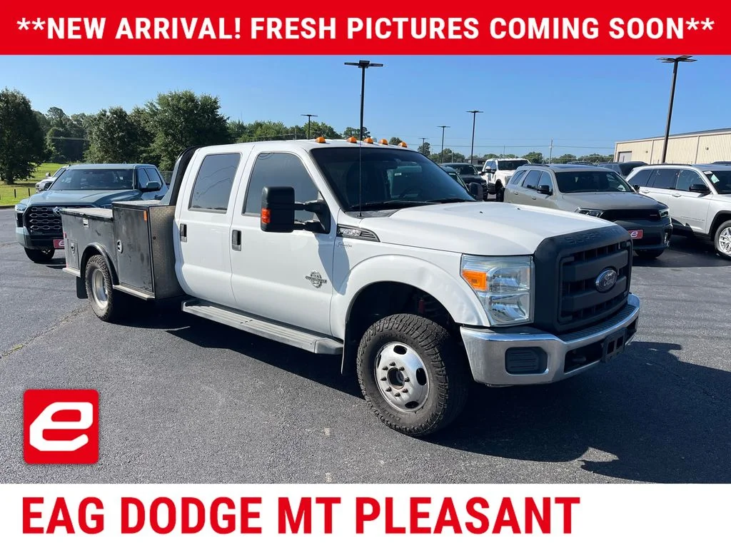 Used 2016 White Ford XL image 1