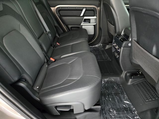 Used 2023 Gold Land Rover X-Dynamic SE image 17