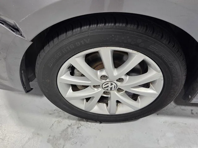 Used 2015 Gray Volkswagen 1.8T SE image 17