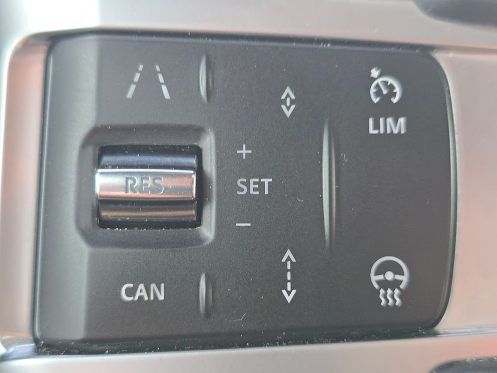 Used 2023 Yulong White Metallic Land Rover S R-Dynamic image 32