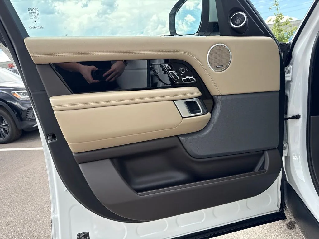 Used 2020 White Land Rover HSE image 10