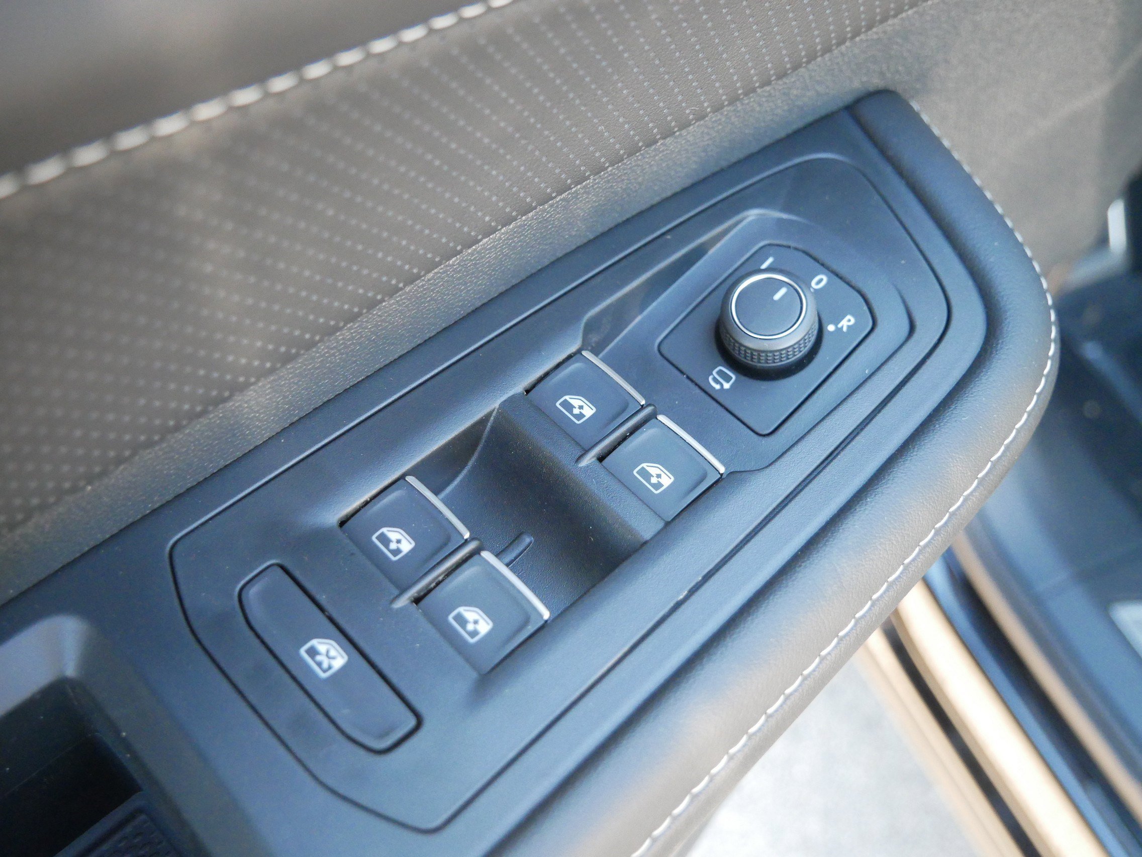 2026 Volkswagen Atlas SEL Premium R-Line - Photo 8