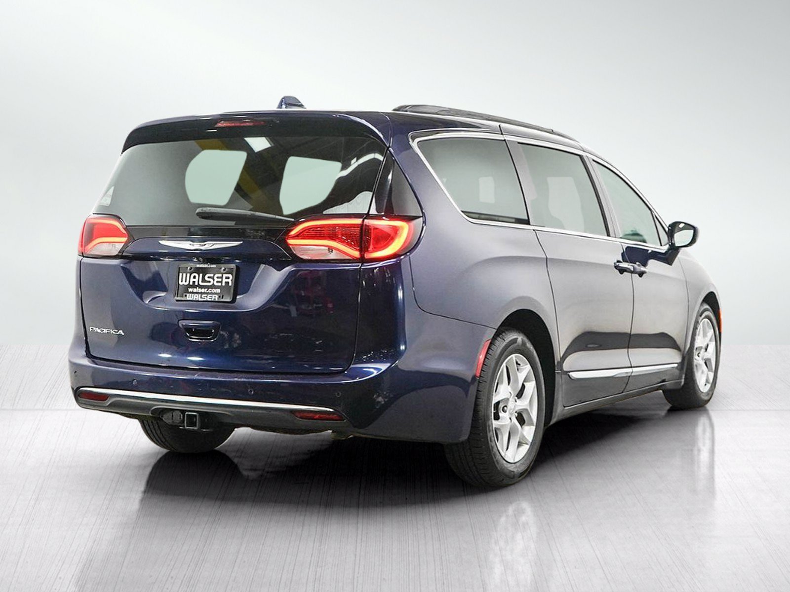 Used 2017 Jazz Blue Pearlcoat Chrysler Touring L image 5