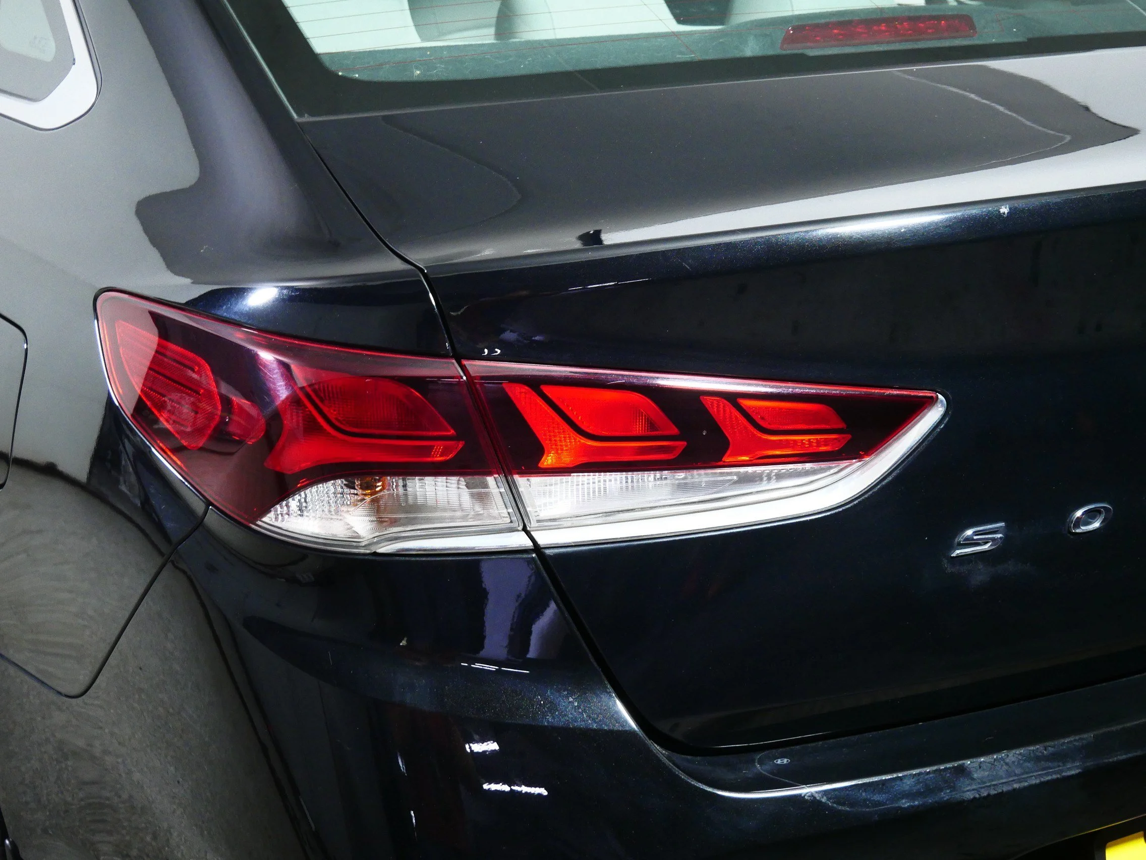 Used 2018 Phantom Black Hyundai SEL image 17