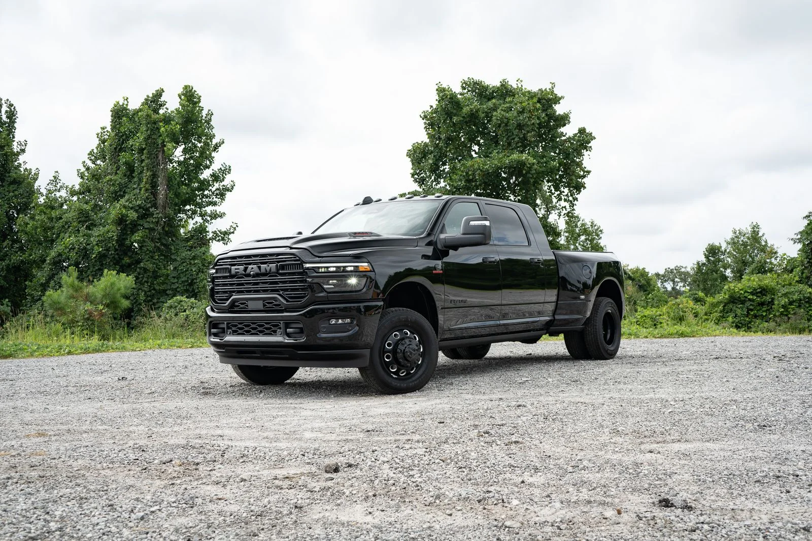 New 2026 Diamond Black Crystal Pearl-Coat Exterior Paint RAM Laramie image 1