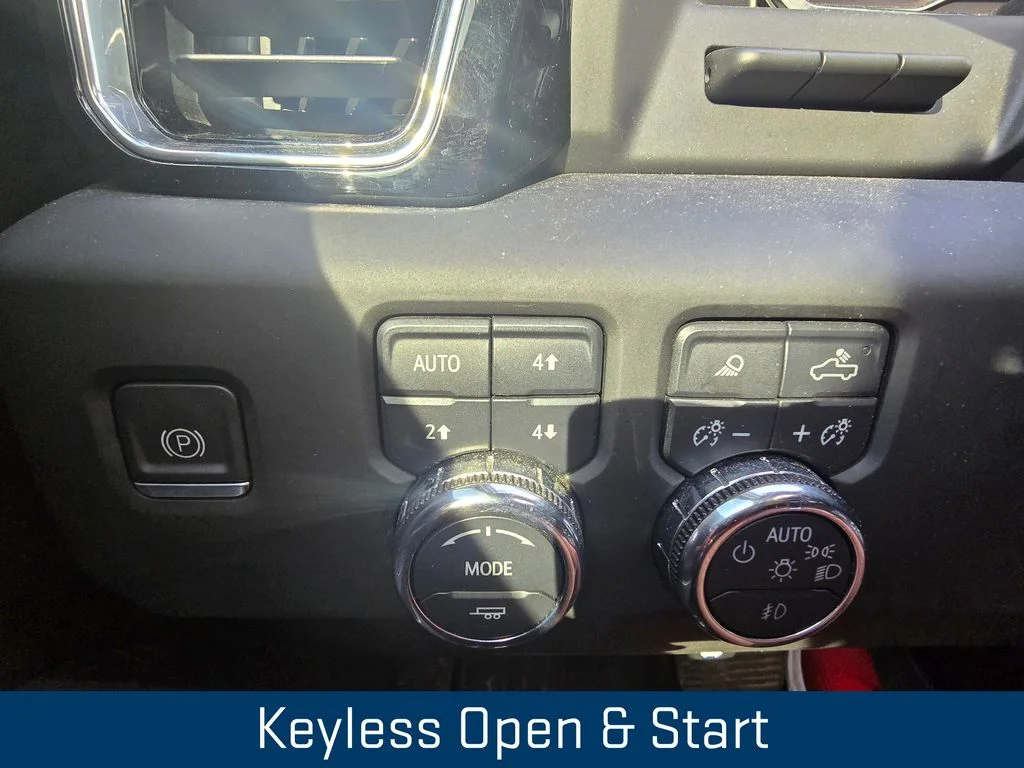Used 2023 White GMC Denali image 26
