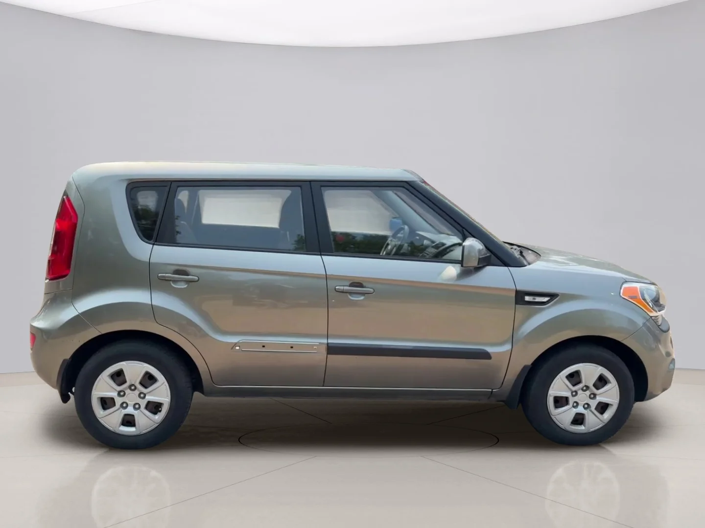 Used 2013 Silver Kia ! WAGON image 6