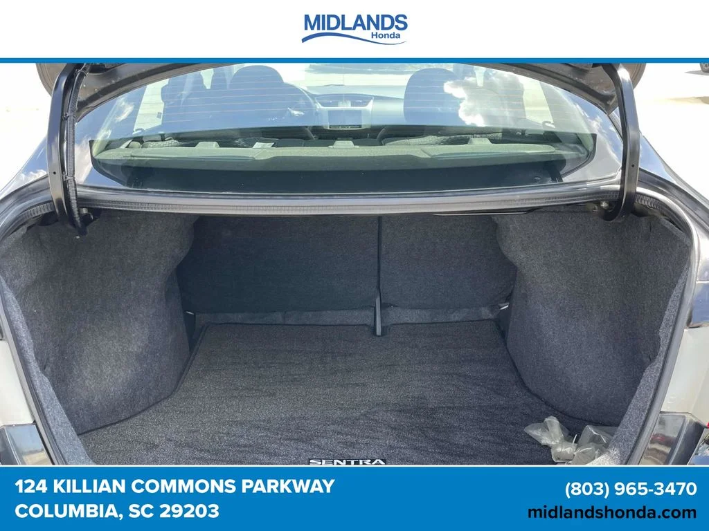 Used 2018 Super Black Nissan SR image 9